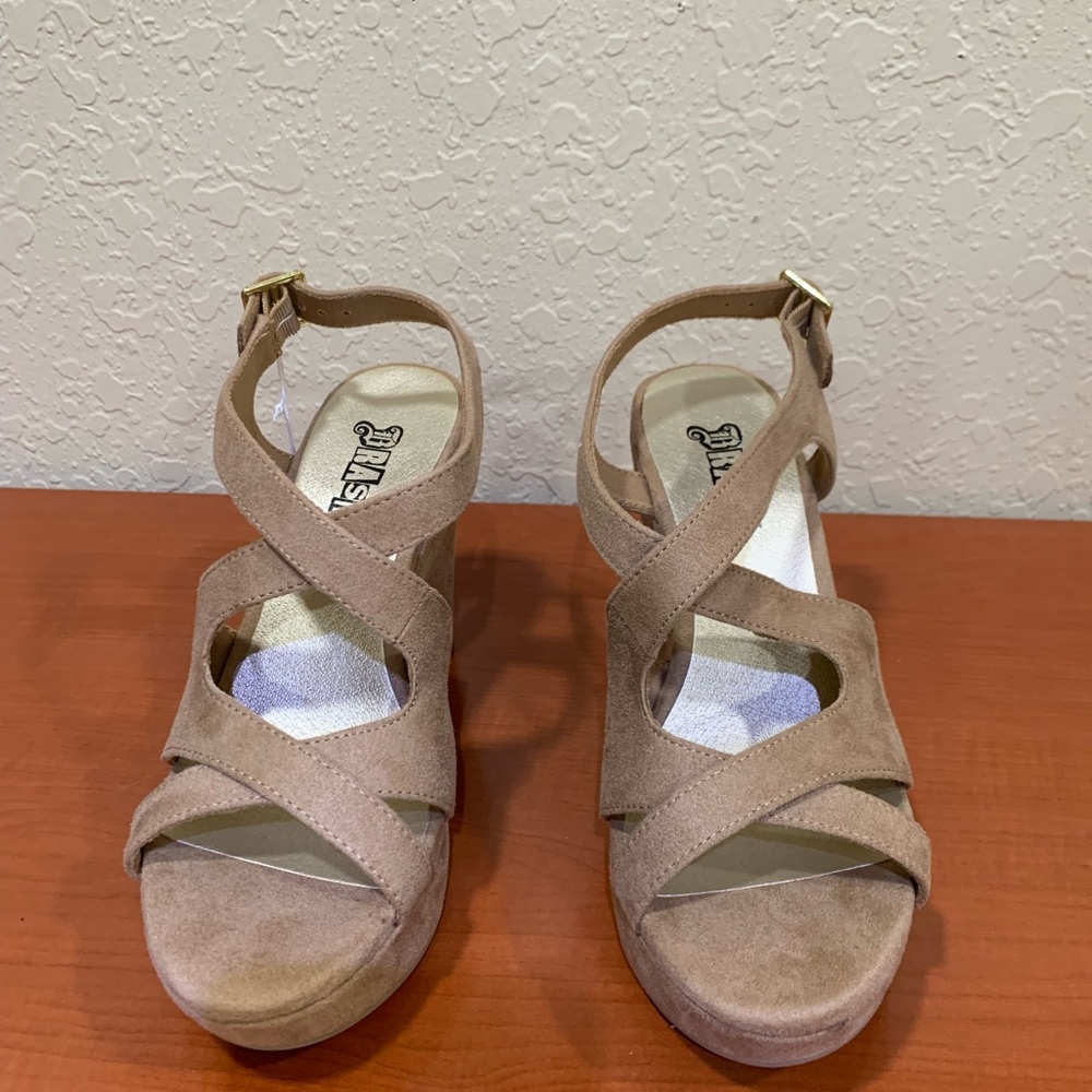 Brash Tan Wedge Sandals